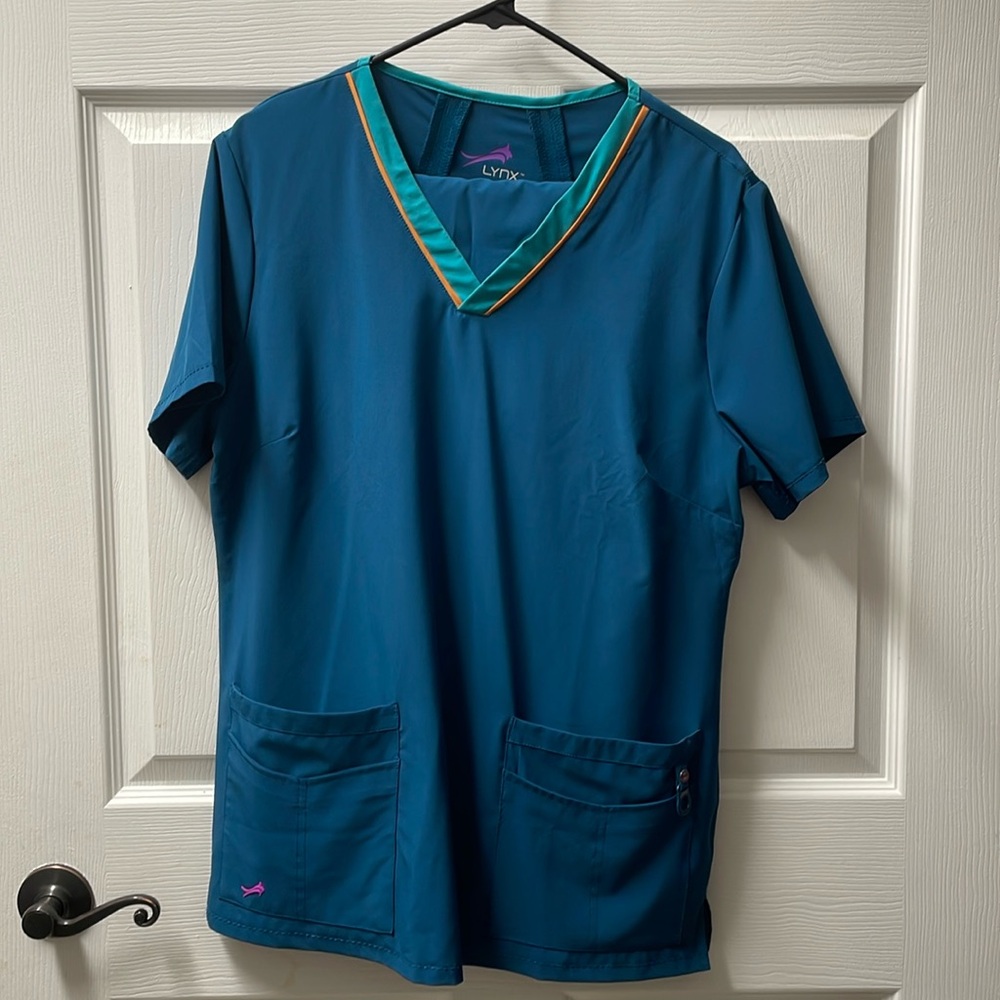 Lynx wmns scrubs Top/Large, Pant/Petite Med. New without tags. Emerald/blue
